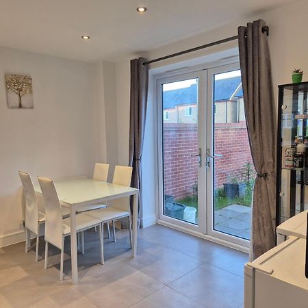 One Double Room In A 4 Bedroom Family Home In Broomfield Chelmsford Exterior photo