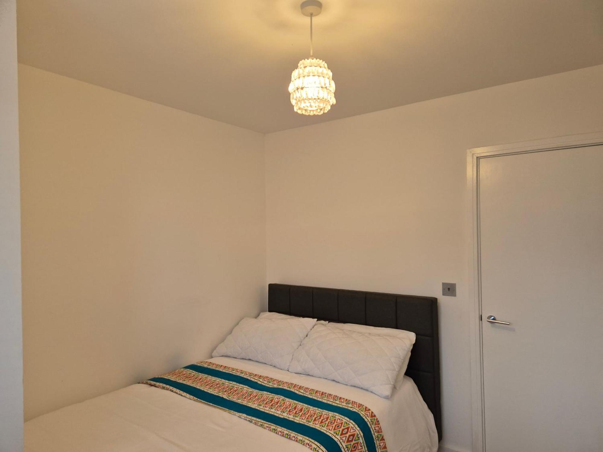 One Double Room In A 4 Bedroom Family Home In Broomfield Chelmsford Exterior photo